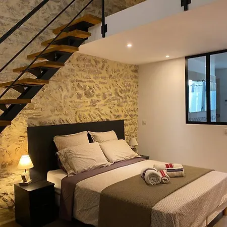 מלון Maison Dans Petit Village Du Gard Valliguieres