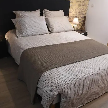 מלון Maison Dans Petit Village Du Gard